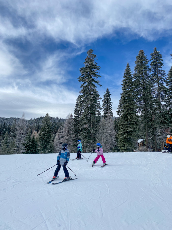 Kids skiing Gwen Jasmine and Marquita